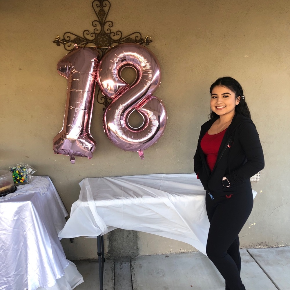 Meet your Posher, Anayeli